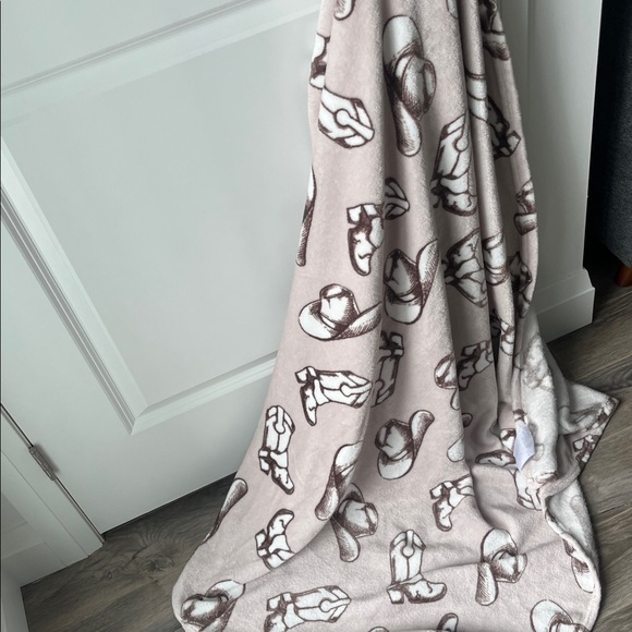 Cowboy Boot Print Blanket - Picture 3 of 3